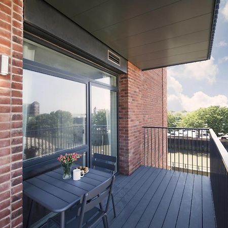Modern Studios And Apartments At Barking Wharf In London Exterior photo