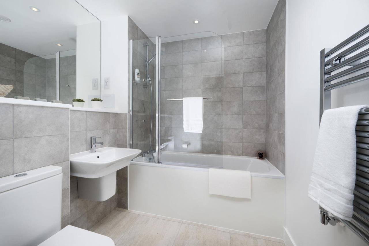 Modern Studios And Apartments At Barking Wharf In London Exterior photo