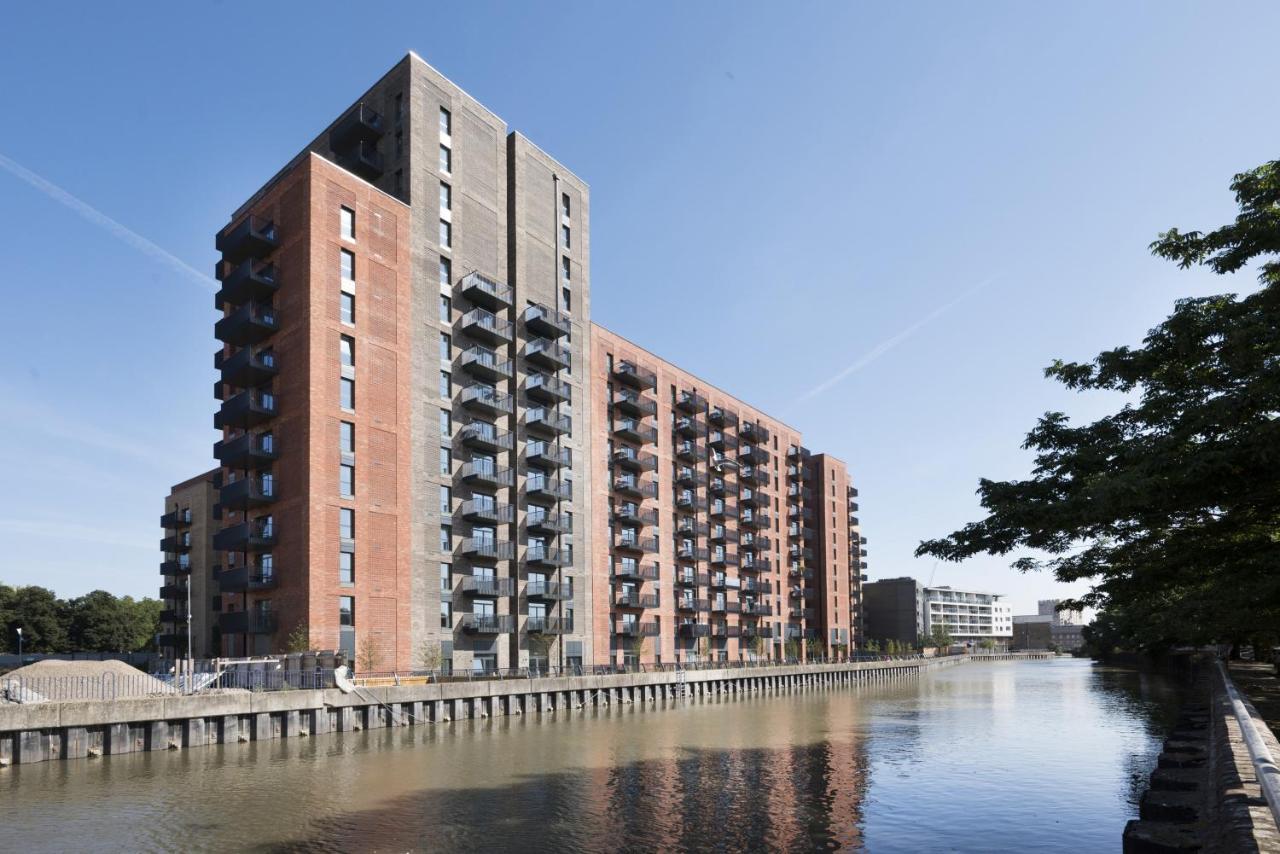 Modern Studios And Apartments At Barking Wharf In London Exterior photo