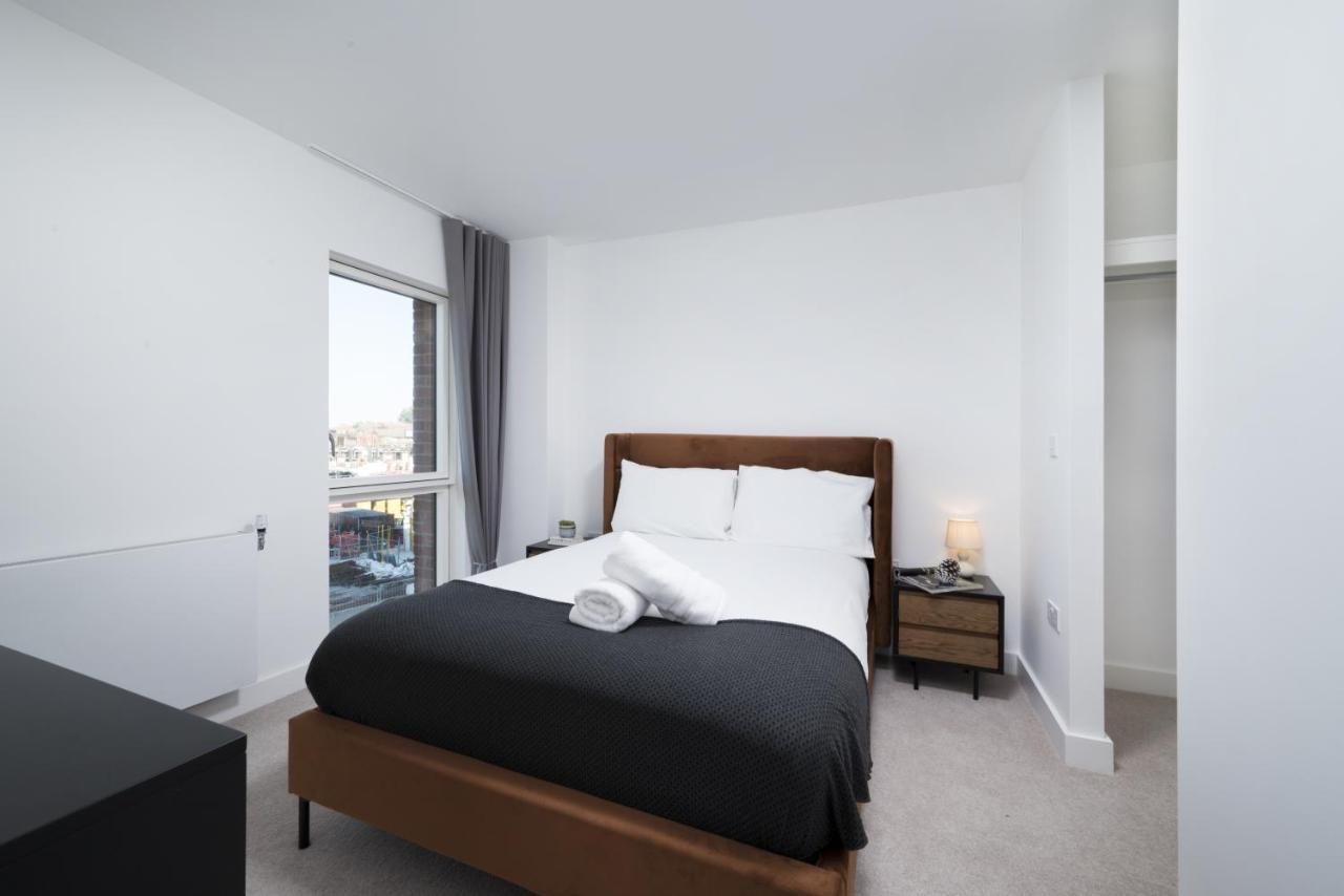Modern Studios And Apartments At Barking Wharf In London Exterior photo