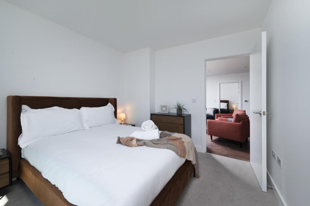 Modern Studios And Apartments At Barking Wharf In London Exterior photo