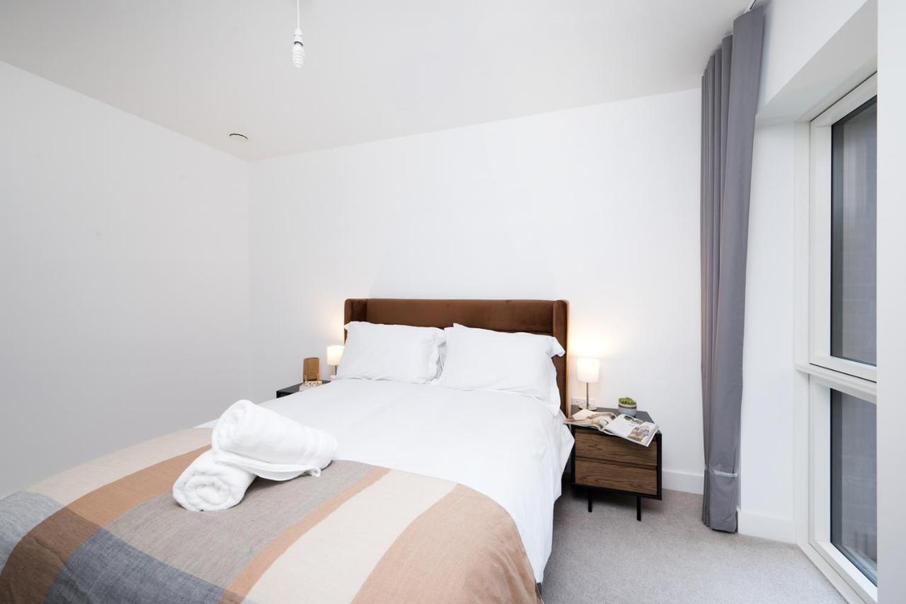 Modern Studios And Apartments At Barking Wharf In London Exterior photo
