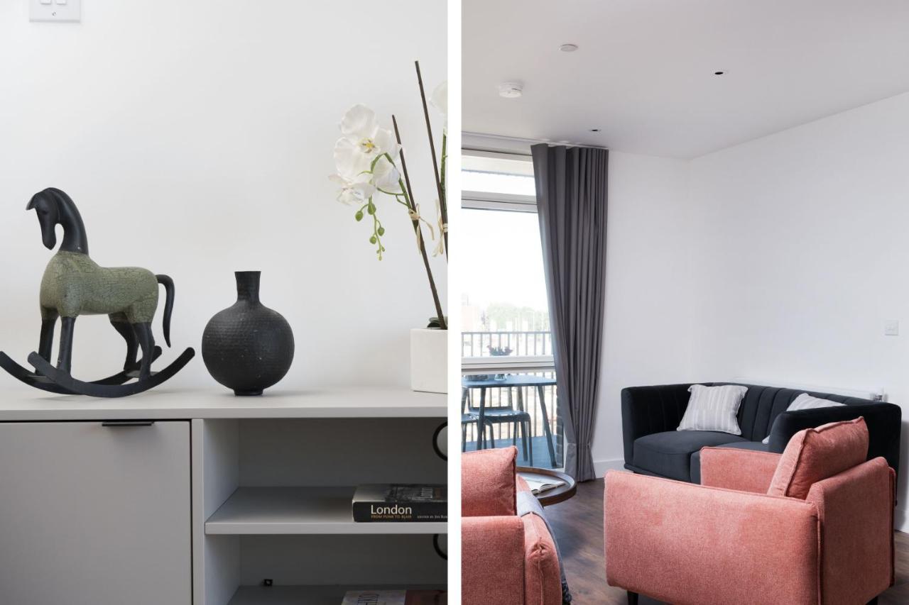 Modern Studios And Apartments At Barking Wharf In London Exterior photo