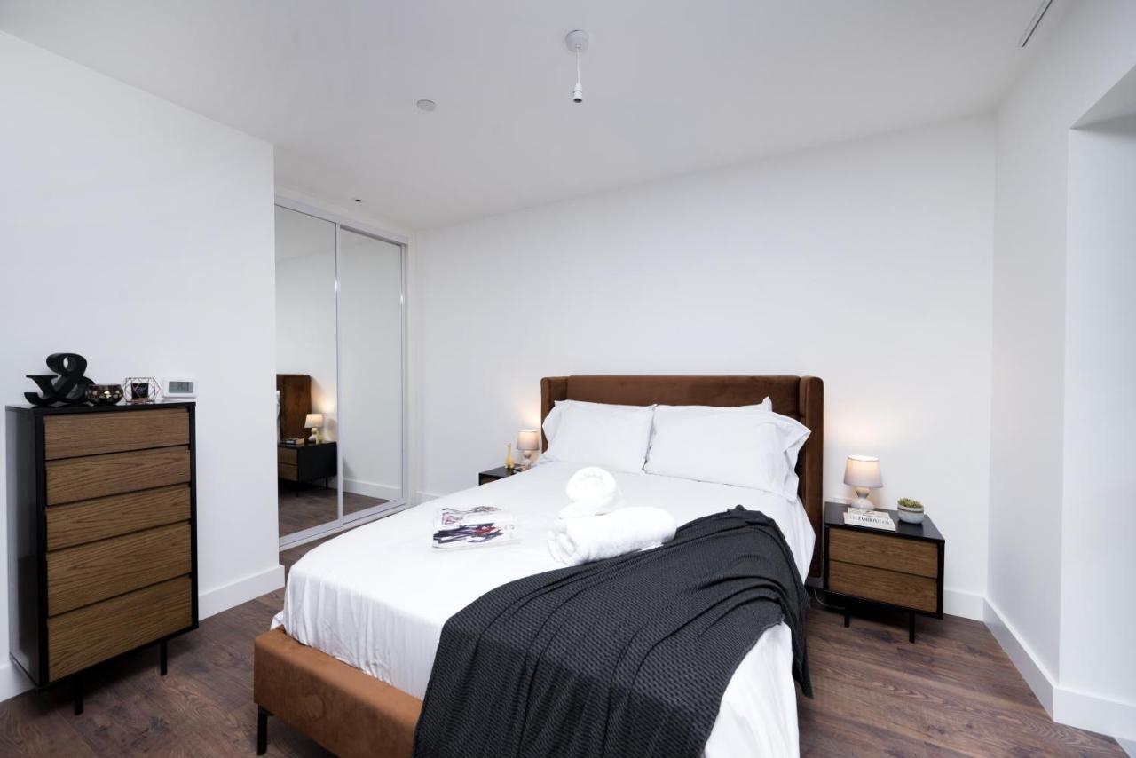 Modern Studios And Apartments At Barking Wharf In London Exterior photo